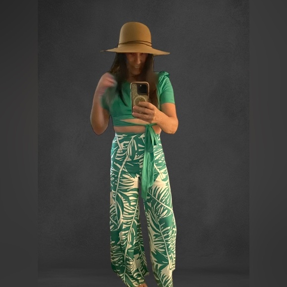 Green Leaf Print Wide-Leg Pants Set with Top - Picture 2 of 2